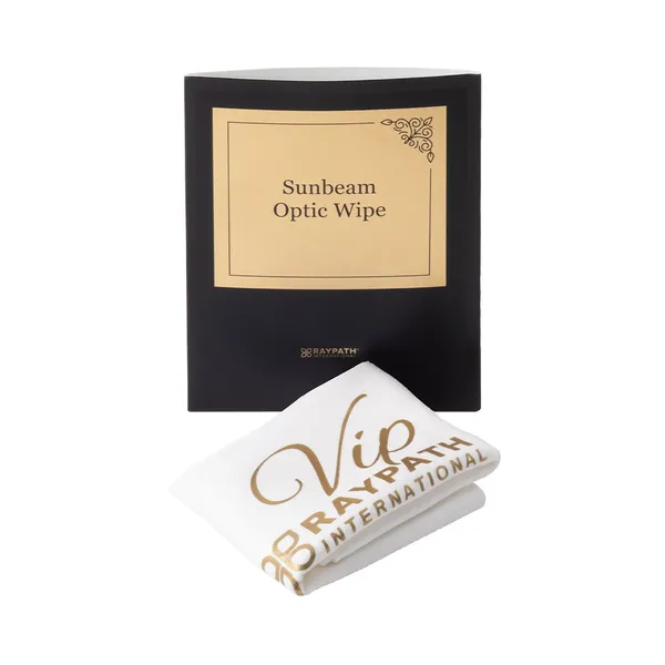 Biały Czyścik Sunbeam Optic Wipe VIP Raypath 19 × 19 cm przed czarno-złotym opakowaniem